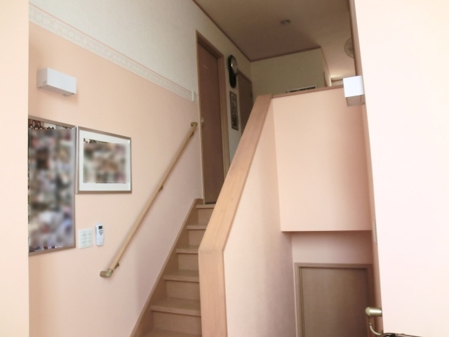 階段ホール壁紙張替